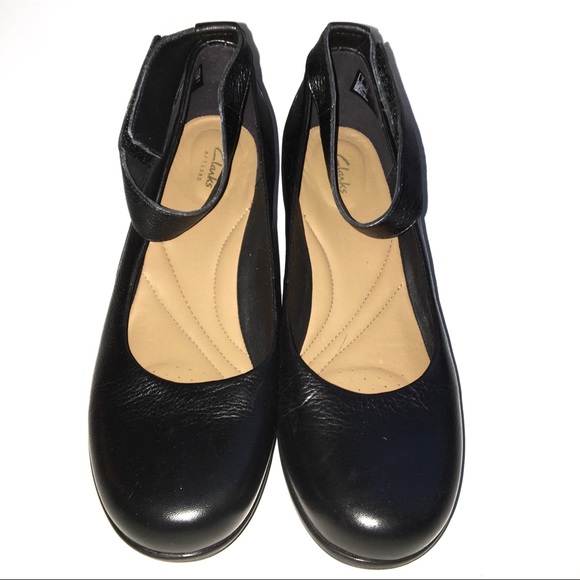 clarks t strap shoes